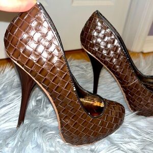 Super cute gently used basket, weave brown heels